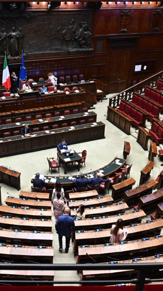 Montecitorio, arriva il nuovo trucco: microfono anti-comizio, fingerprint ed intelligenza artificiale