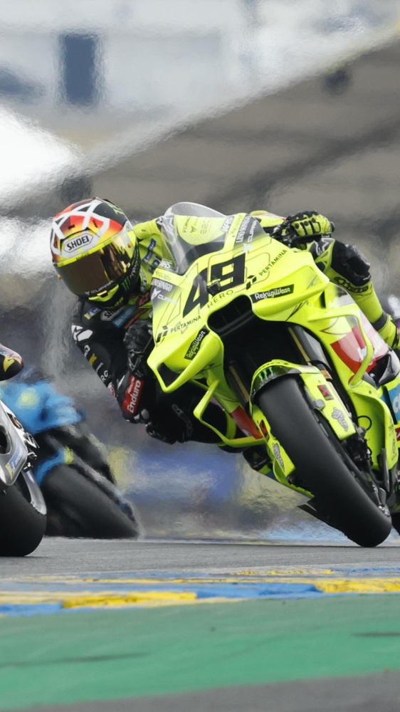 MotoGP. Cadute e paura al gp di Catalogna, alla fine vince Di Giannantonio