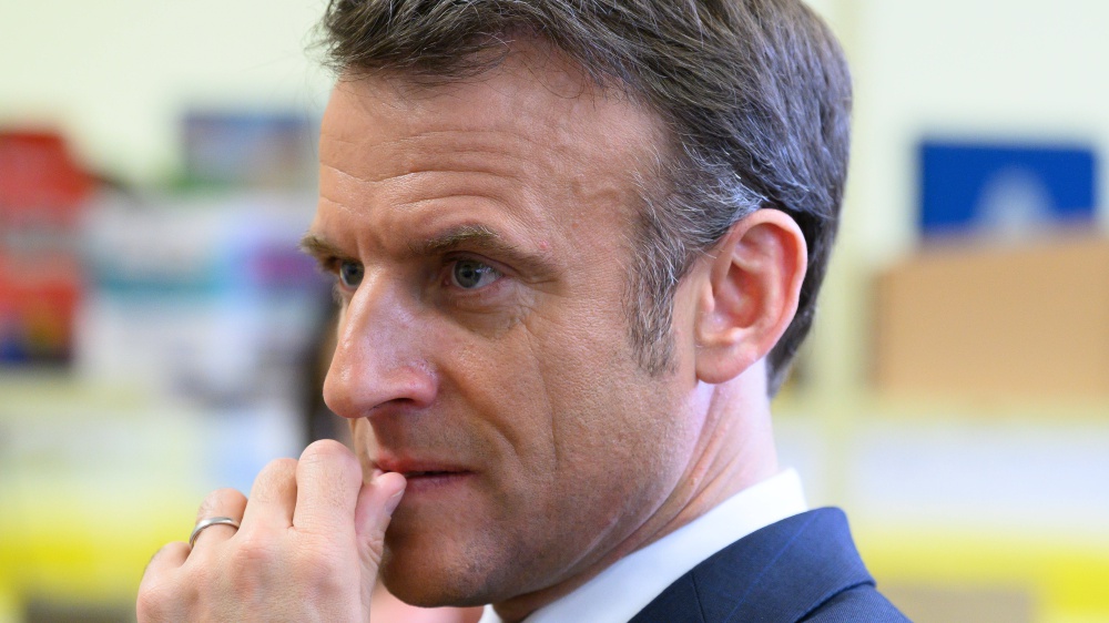 Muore a Parigi uno studente massacrato di botte, Macron pronto a difendere la scuola da  ogni violenza