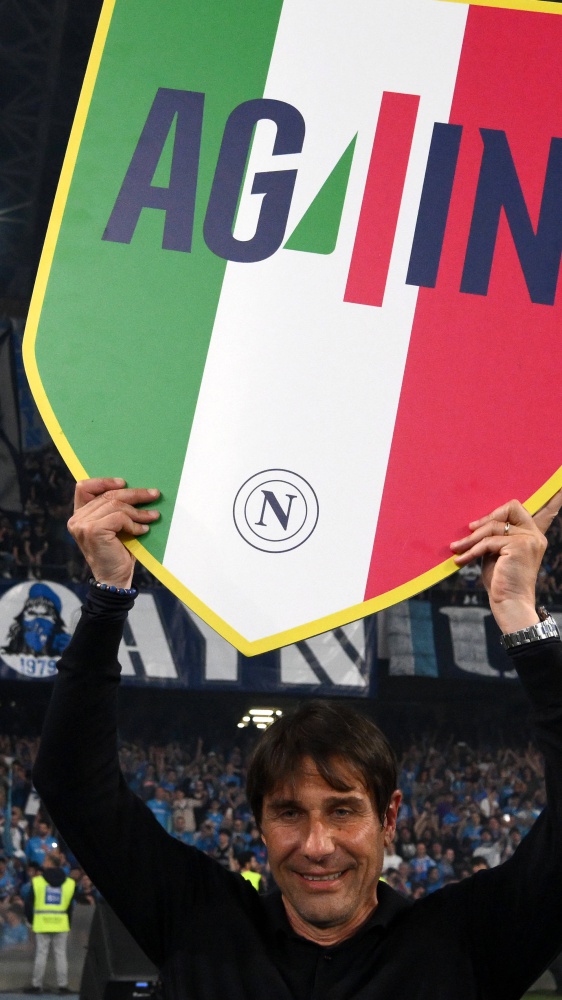 Napoli: Conte e De Laurentis trovano l'intesa, il claim Again è stato profetico, il Vesuvio può esultare