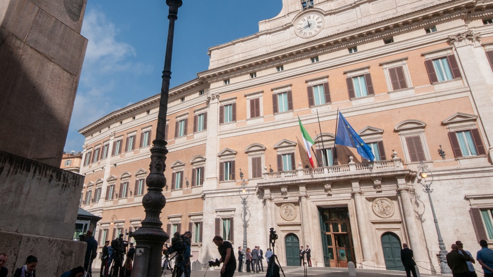 Napolitano, domani il rito laico a Montecitorio: oratori scelti dalla famiglia, diretta tv e maxischermi