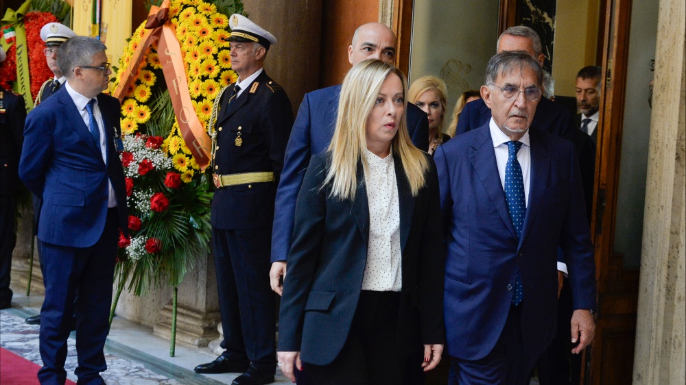 Napolitano, l’omaggio di Mattarella, Meloni e Draghi. A sorpresa arriva anche Papa Francesco
