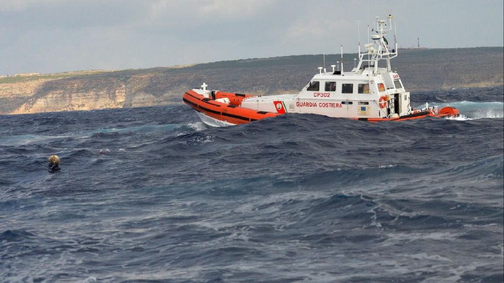 Naufragio Lampedusa, 12 vittime, madre e bimbo morti abbracciati