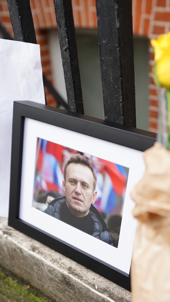 Navalny: l'Occidente attribuisce a Putin la responsabilità della morte del dissidente russo