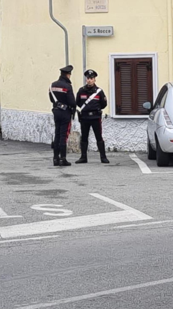 Neonata partorita in bagno a Ciriè, era a testa in giù nel water è grave, portata in ospedale con la madre