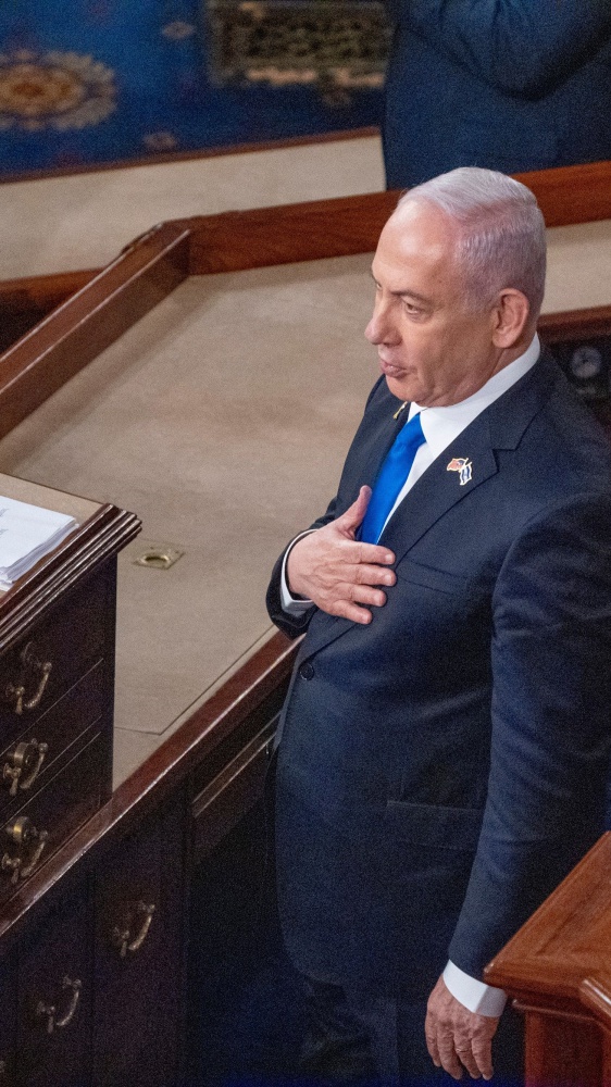 Netanyahu spacca il Congresso, tante le defezioni dem. L'attacco di Bibi ai manifestanti pro Gaza: Utili idioti dell'Iran