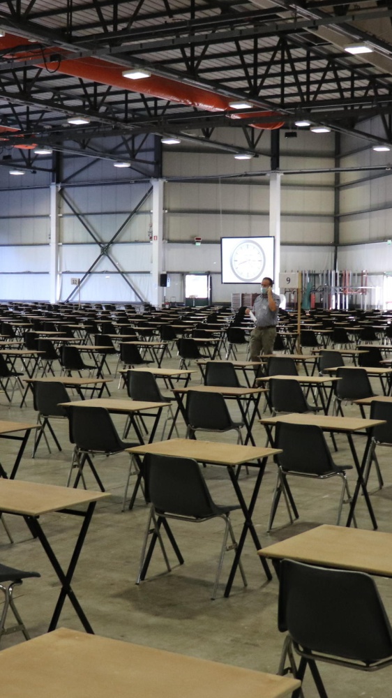 Notai, bufera sul testo on line con giudizi sui candidati del concorso: dai nomi dei Santi a “graziato” e “carina”