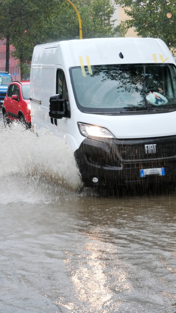 Nuova ondata di maltempo sull'Italia, nubifragi e allagamenti a Milano