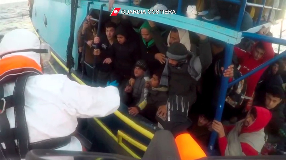 Nuovo record di sbarchi a Lampedusa. Decreto flussi, Confagricoltura: "Servono centomila lavoratori"