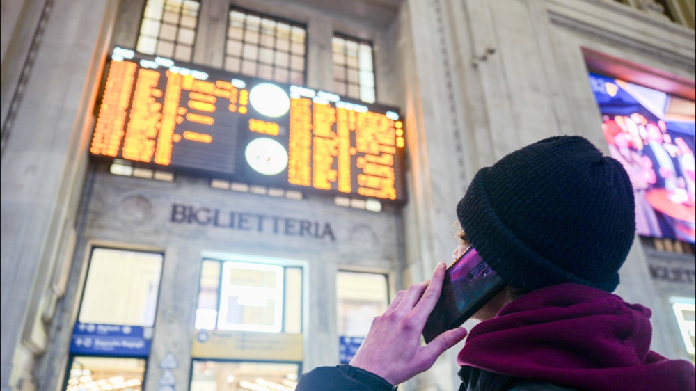 Oggi, sabato 23 novembre, arriva il nuovo sciopero nel settore delle ferrovie, treni fermi dalle 21, lo stop di 24 ore