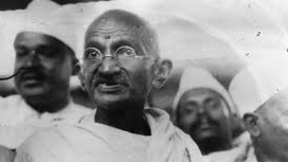 Oggi si celebra l'anniversario della morte di Gandhi, il Mahatma venne ucciso in India settantatre anni fa