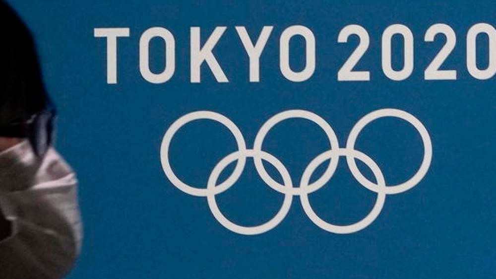 Olimpiadi di Tokyo, i cinque cerchi intrecciati tornano a illuminare la baia della Capitale giapponese
