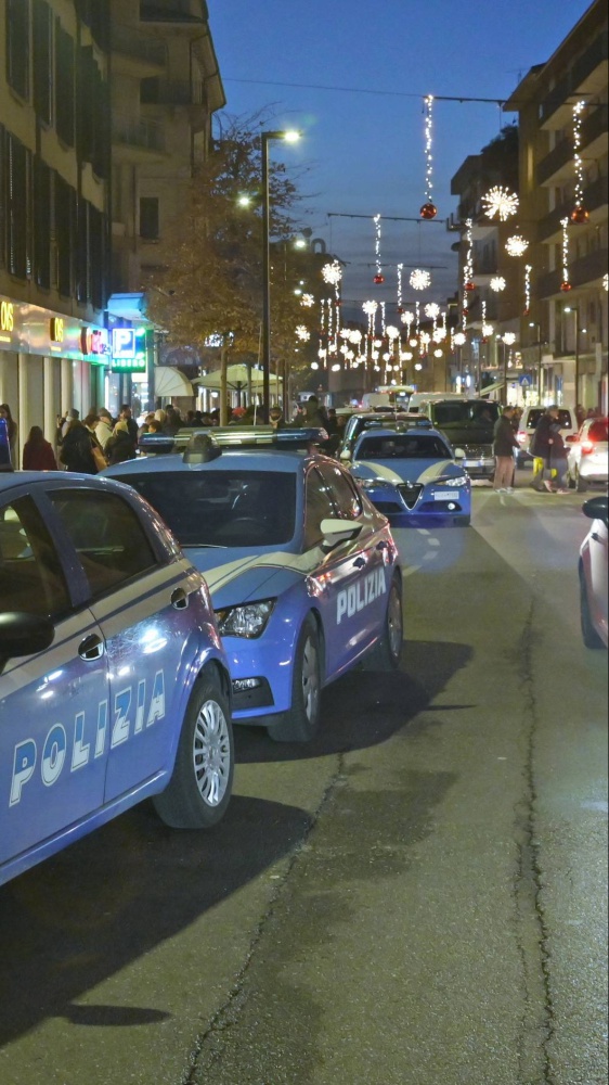 Omicidio a Bergamo, vigilante accoltellato, bloccato al confine con la Svizzera il sospettato