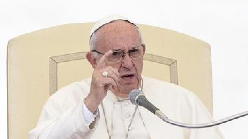 Papa Francesco: "È arrivato il momento di spegnere TV e cellulari e di aprire la Bibbia e il Vangelo"
