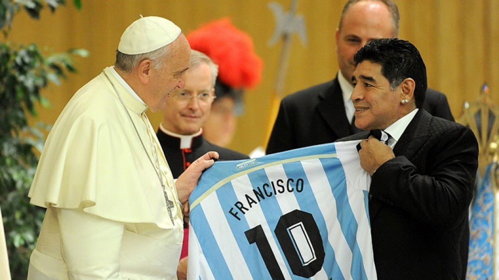 Papa Francesco alla Gazzetta dello Sport, "Maradona in campo era un poeta, ma era anche un uomo molto fragile"
