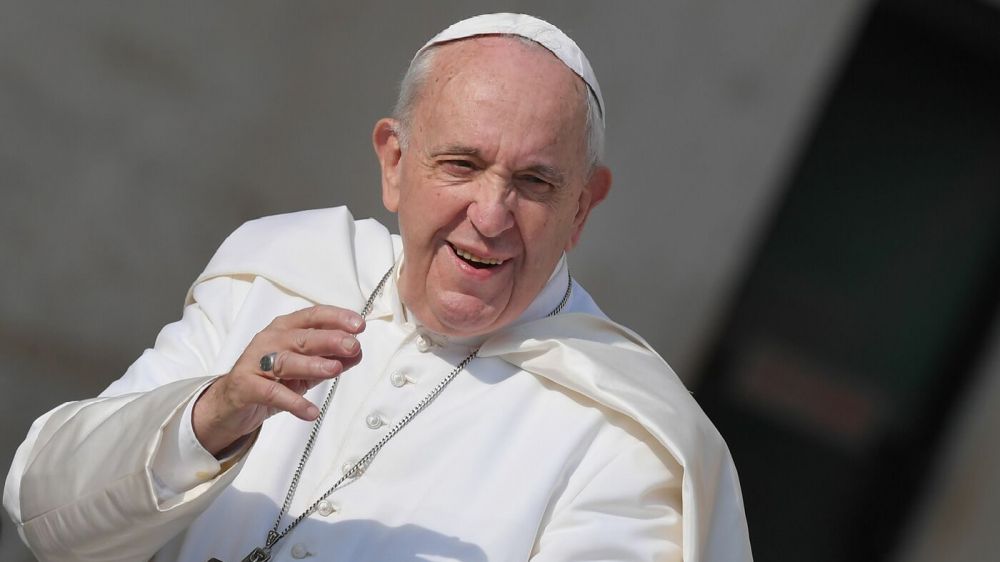 Papa Francesco dice sì alla legge sulle Unioni Civili, "Nessuno dovrebbe essere buttato fuori o essere infelice per questo"
