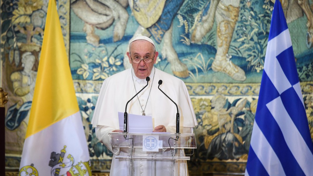 Papa Francesco in Grecia, "la morte va accolta, non somministrata"