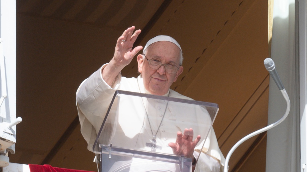Papa Francesco in udienza dice di non stare bene, la Sala Stampa Vaticana rassicura, raffreddato, confermati impegni