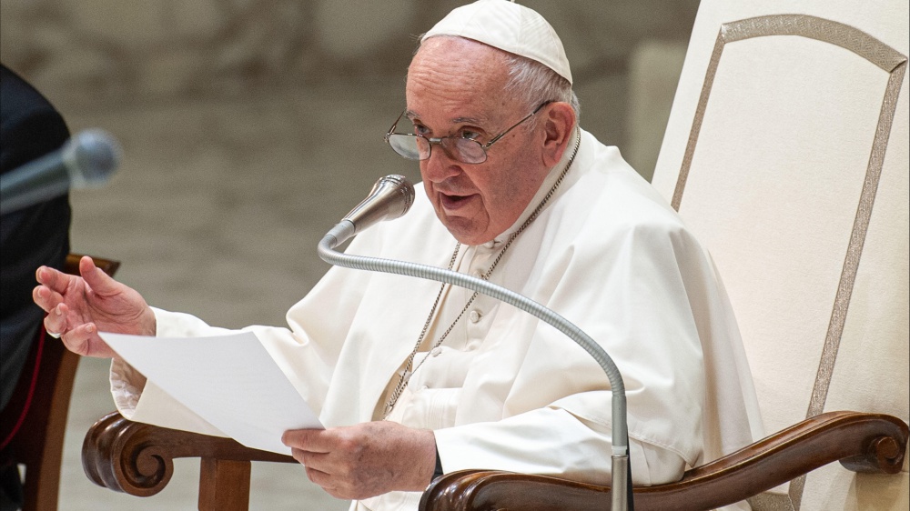 Papa Francesco in udienza in Vaticano, "Non riesco a leggere tutto il mio discorso, ho un pò di bronchite"