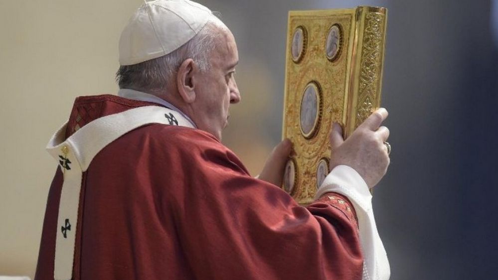 Papa Francesco: "Oggi non abbiamo bisogno di parolai che promettono l'impossibile"