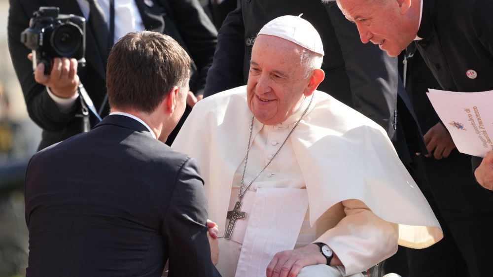 Papa Francesco parla delle sue dimissioni (preventive) e poi apre ad una donna a capo di un dicastero