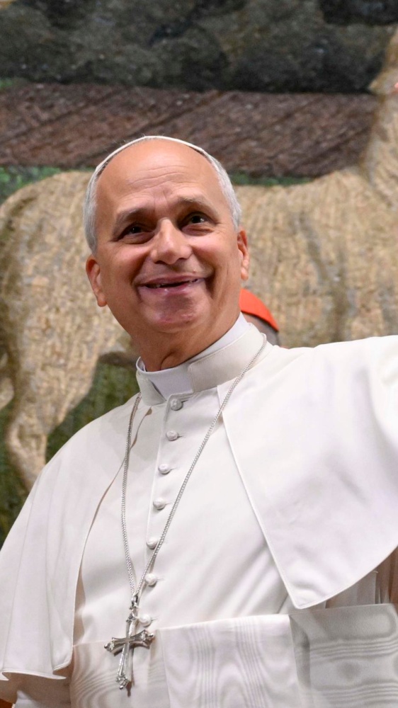 Papa Leone riceve in Vaticano le star del cinema e chiede lo stop ai tagli al settore