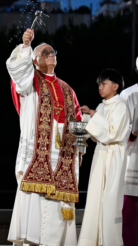 Papa Leone XIV celebra la messa nella Sagrada Familia a Barcellona: "i cristiani non possono fare la guerra"