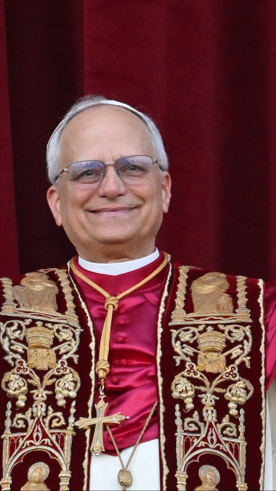 Papa Leone XIV, nella Cappella Sistina la prima messa davanti ai cardinali. "Sparire perché rimanga Cristo"
