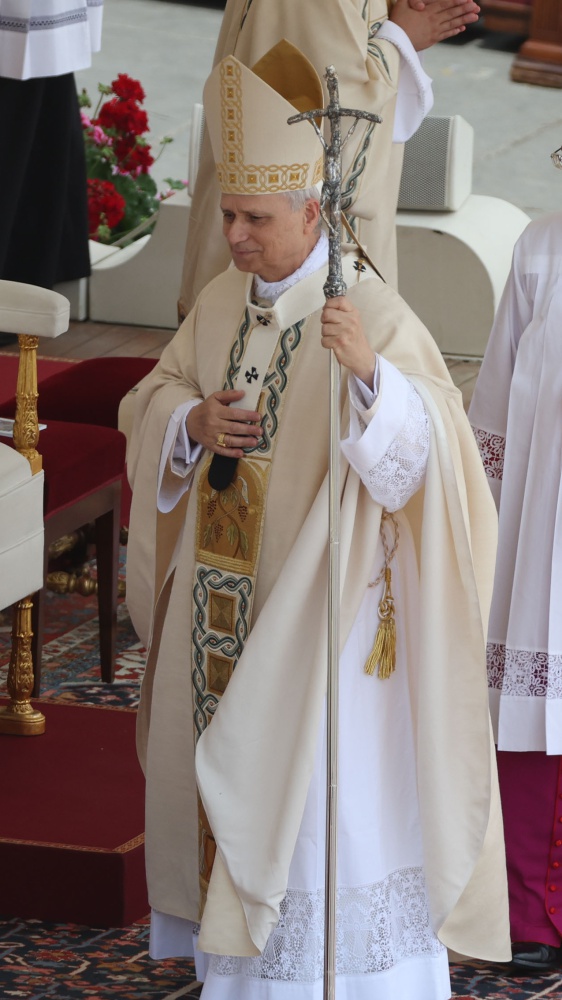 La messa d'insediamento di Leone XIV: "Io scelto senza meriti, la Chiesa sia unita". Poi l'appello alla pace