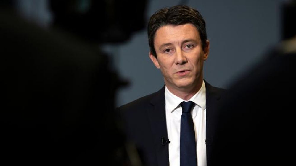 Parigi, il candidato a sindaco Griveaux si è ritirato dopo la diffusione di un suo presunto video hot