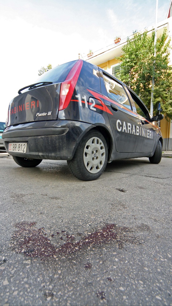 Paura a Rimini: accoltella 5 persone in strada, ucciso dai Carabinieri