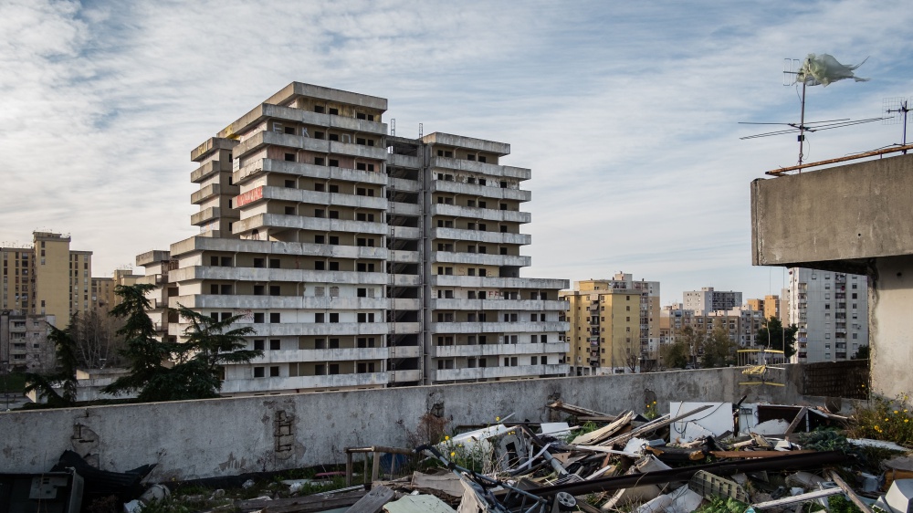 Paura a Scampia, un morto e 6 feriti per il crollo di un ballatoio