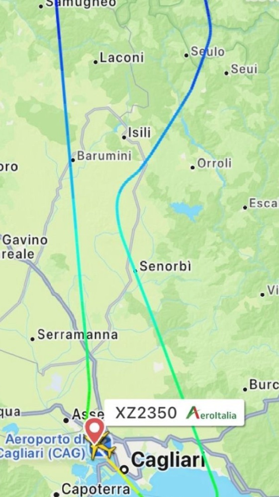 Paura sul volo Cagliari - Milano, "problemi ad un motore": l'aereo è costretto a tornare indietro