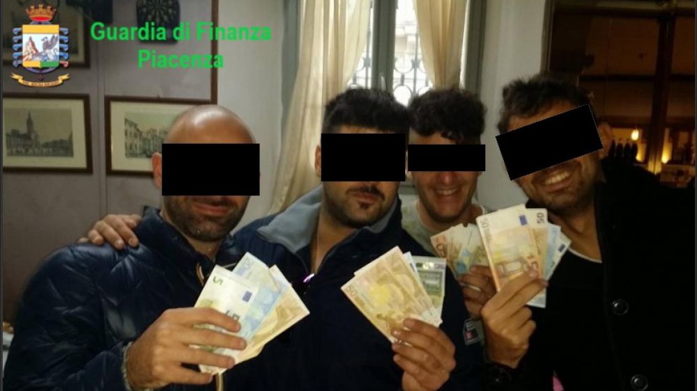 Piacenza, arrestati sette carabinieri, "Spaccio durante il lockdown, estorsione e tortura"