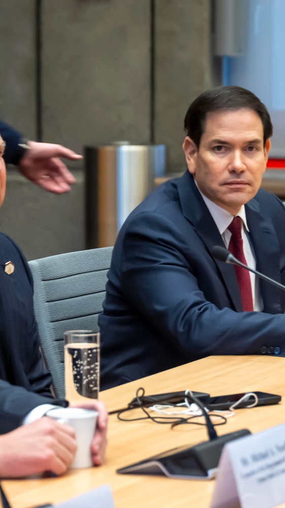 Piano di pace in Ucraina. Putin, base per una soluzione pacifica definitiva' del conflitto. A Ginevra nuovo piano Usa e Ucraina in 19 punti