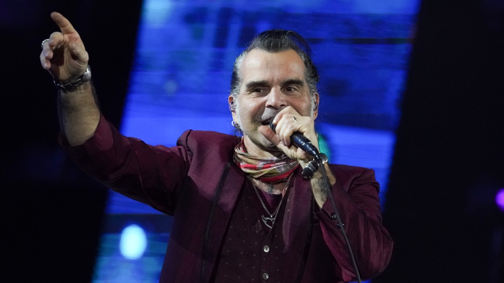 Piero Pelù a RTL 102.5: “Il Festival di Sanremo è stato la mia prima competizione. Il momento della borsetta è diventato memorabile”