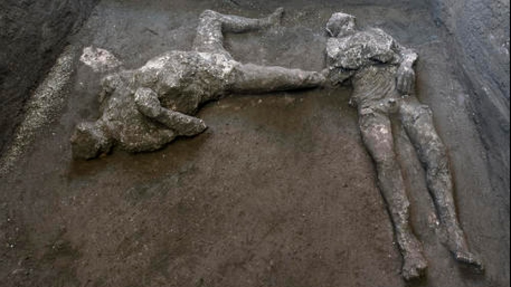 Pompei restituisce i corpi integri di due fuggiaschi, la scoperta nei giorni della pandemia