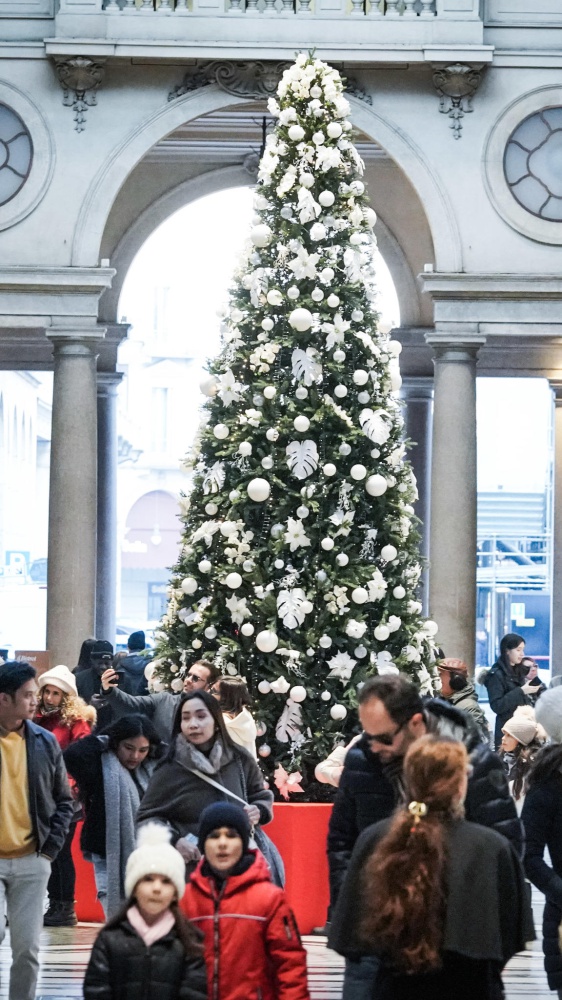 Ponte dell'Immacolata, sono più di 14 milioni gli italiani in viaggio. E l'88% delle famiglie farà l'albero