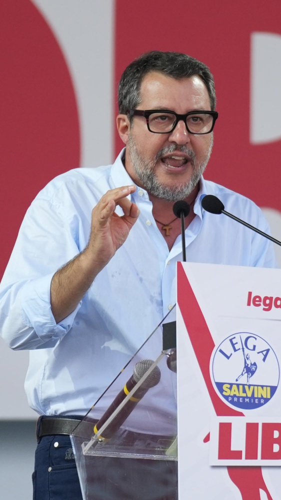 Pontida, Salvini al raduno della Lega ribadisce il no del Carroccio a un esercito europeo