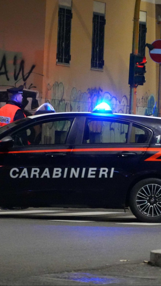 Prato. Accoltellato per aver difeso una collega, fermati un 16enne e un'altra persona