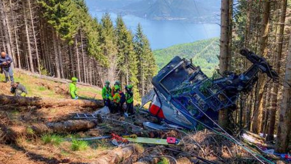 Precipita una cabina della funivia Stresa-Mottarone,  tredici morti e tre feriti