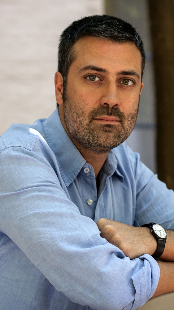Premio Strega 2025, trionfo per Andrea Bajani per L’anniversario. Assente il ministro Giuli