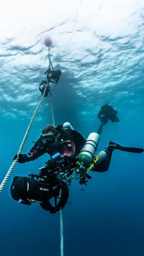 Prime foto della grotta, alle Maldive, dove sono morti i 5 sub italiani. Hanno finito l'ossigeno nelle bombole