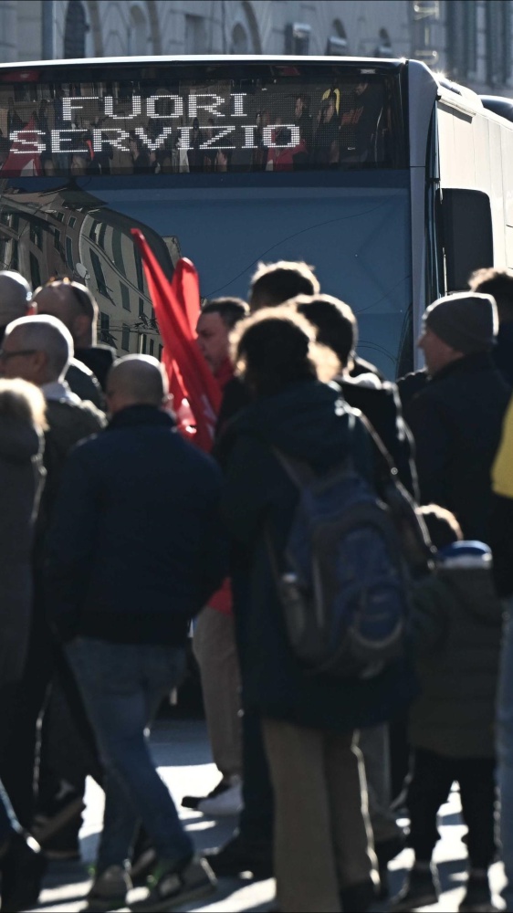 Primi scioperi dell'anno. Trasporti a singhiozzo da oggi a domenica