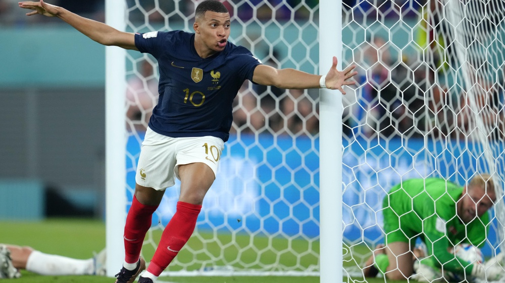 Qatar 2022, Messi sblocca l'Argentina, battuto il Messico; Mbappè porta la Francia agli ottavi