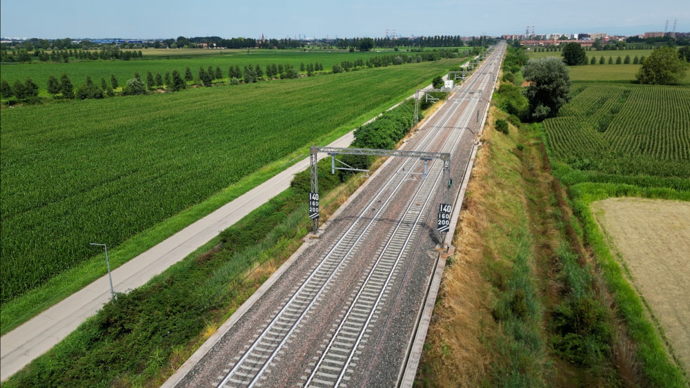 Questa è l’estate dei disagi, i lavori sulla rete ferroviaria, treni a singhiozzo, anche chi parte con l’aereo deve fare i conti con i ritardi