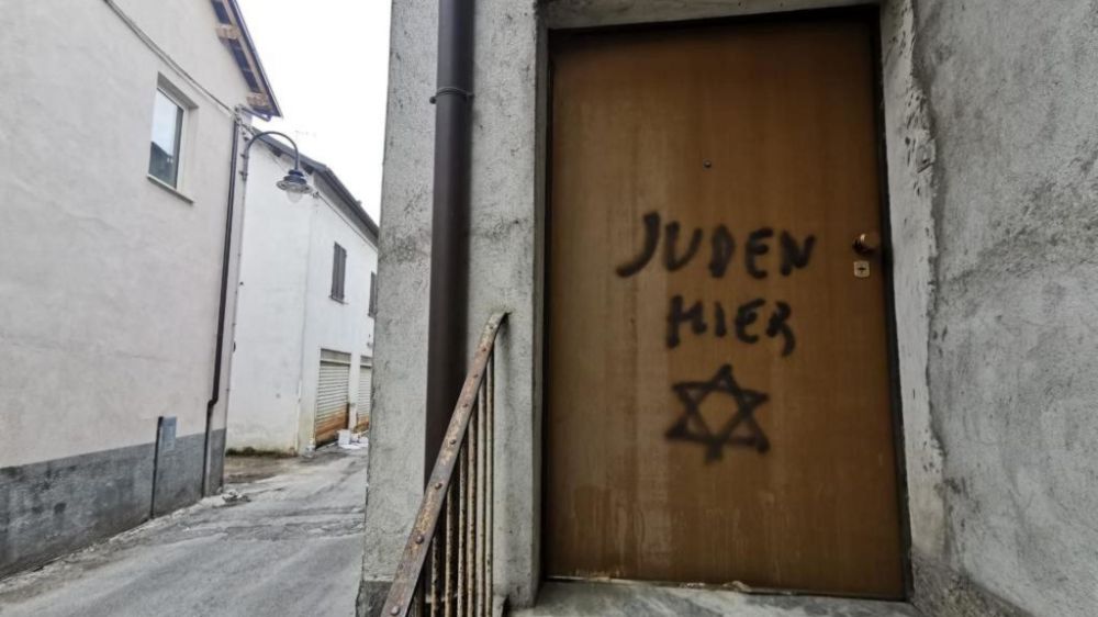 "Qui ebrei", scritta shock a casa del figlio di un'ex deportata