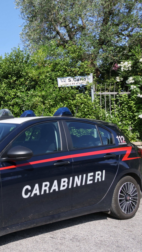 Ragazza di diciotto anni uccisa a coltellate in provincia di Bergamo, ritrovato all'alba il corpo