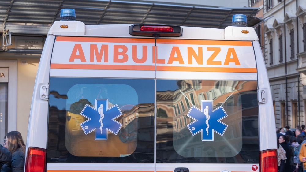 Ragazzo precipita nel vano ascensore di una famosa clinica di Roma. Trasportato d’urgenza in ospedale.