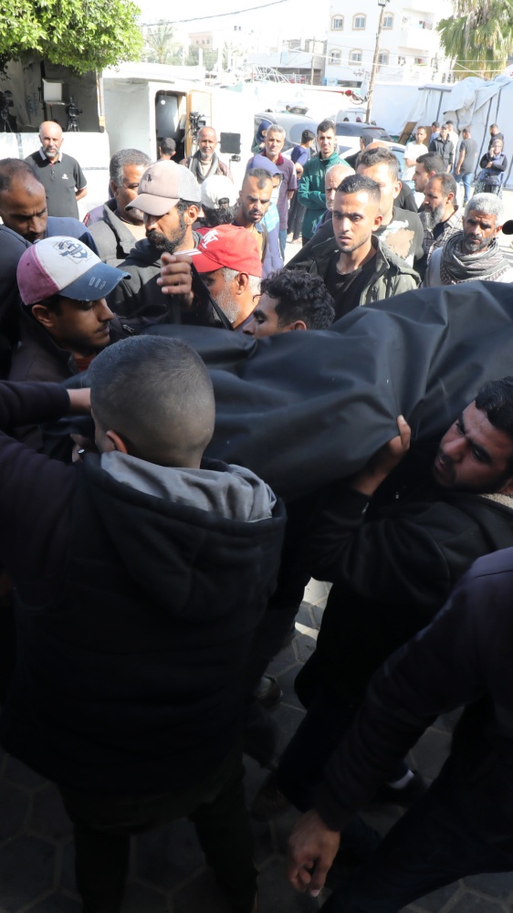 Raid israeliano a Gaza, uccisi sette operatori umanitari che stavano distribuendo aiuti